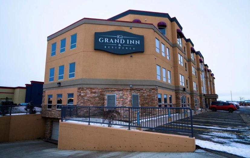 Grand Inn & Residence- Grande Prairie Esterno foto